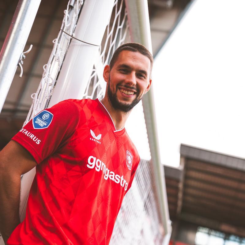 kaiyun.com-官方：特温特签下尤文旧将皮亚察，双方签约两年